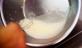 Bílá omáčka s kapary / Salsa blanca con alcaparras - příprava