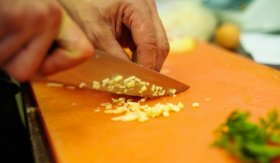 Brambory na česneku / Patatas en ajopollo - příprava
