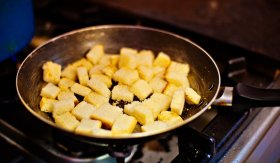 Česneková polévka / Sopas de ajo a la castellana - příprava