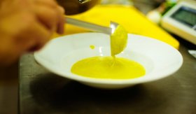 Hráškovo – fazolový krém / Sopa canguesa - příprava