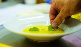 Hráškovo – fazolový krém / Sopa canguesa - příprava