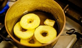 Jablka se sektem cava / Manzanas al cava - příprava