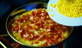 Paella s kukuřicí / Arroz con millo tierno - příprava